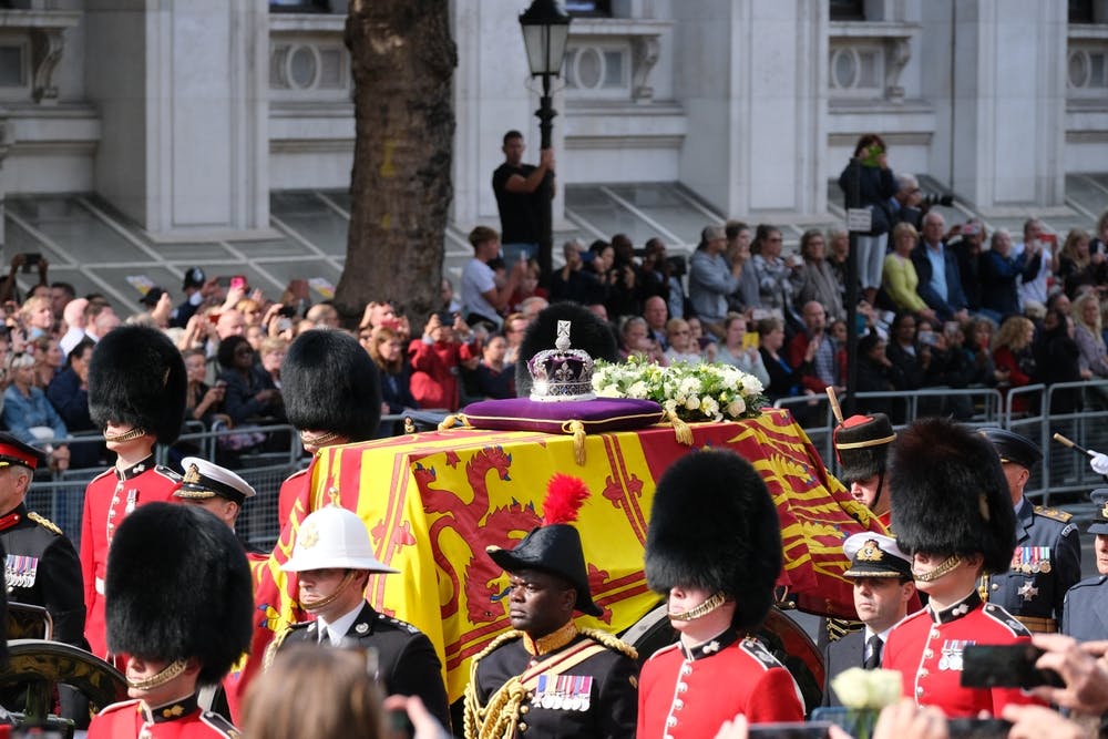 Queen's coffin proceeds to Westminster Hall with Imperial Crown on top