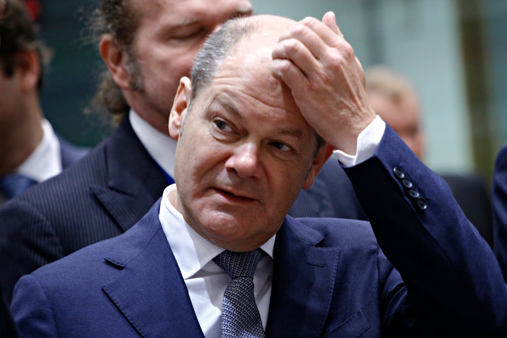 Olaf Scholz wiping his head