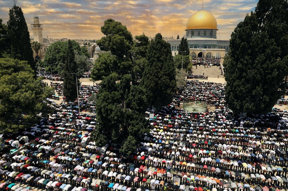 Worshippers at al-Aqsa 