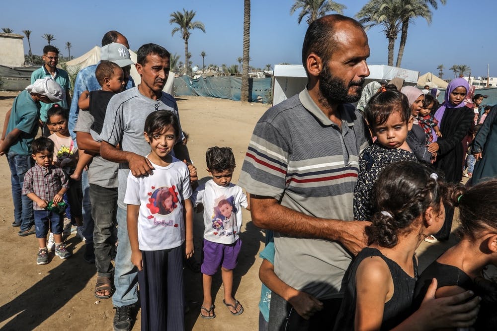 People queuing for polio vaccines in Gaza