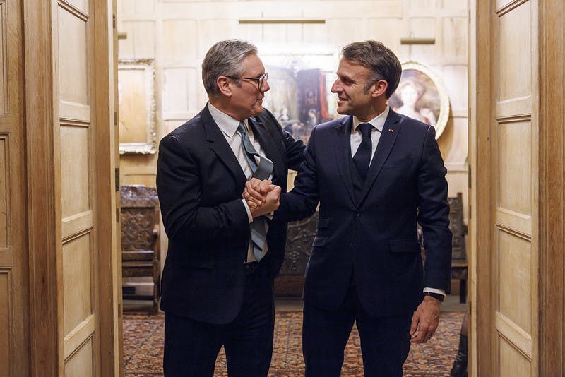 Keir Starmer and Emmanuel Macron shaking hands