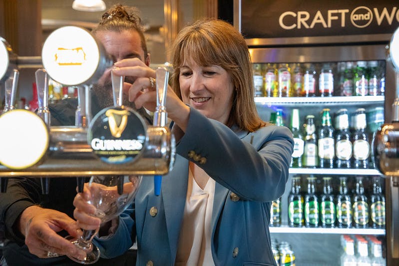 Rachel Reeves pulls a pint at a bar.